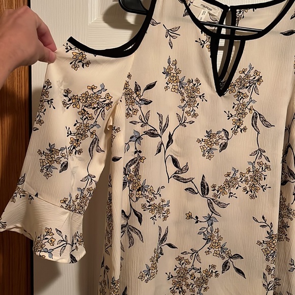 Top - Picture 2 of 2